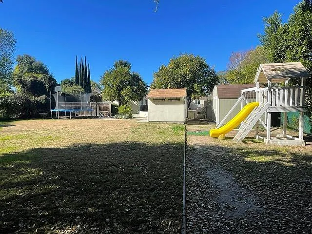 5668 Jumilla Ave — Photo 4