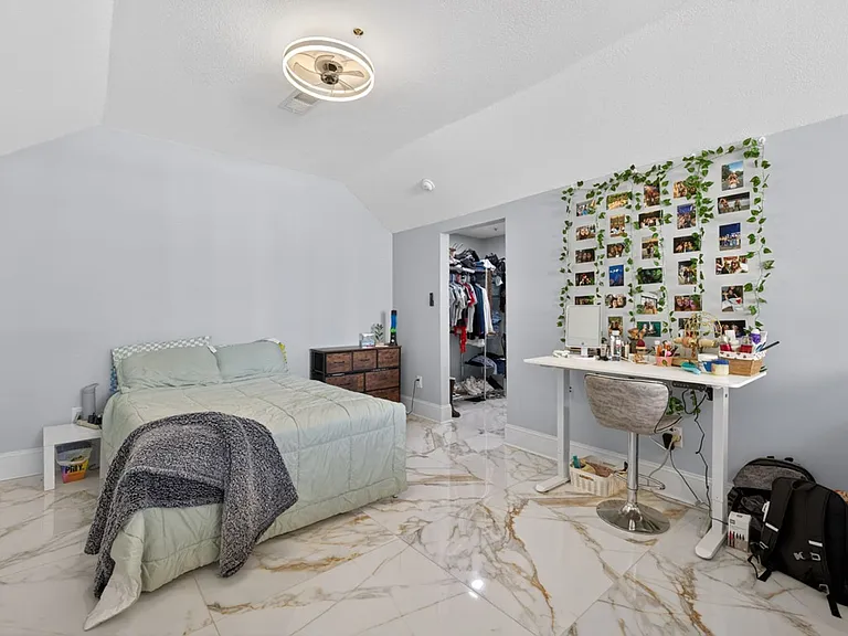1075 Peachtree Walk NE — Photo 15