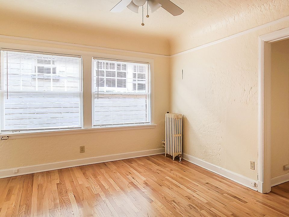 Rena Villa - Portland Oregon - One Bedroom - Living Room