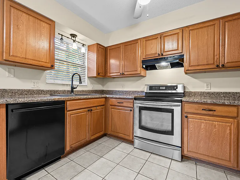 2502 NW 54th Blvd — Photo 11