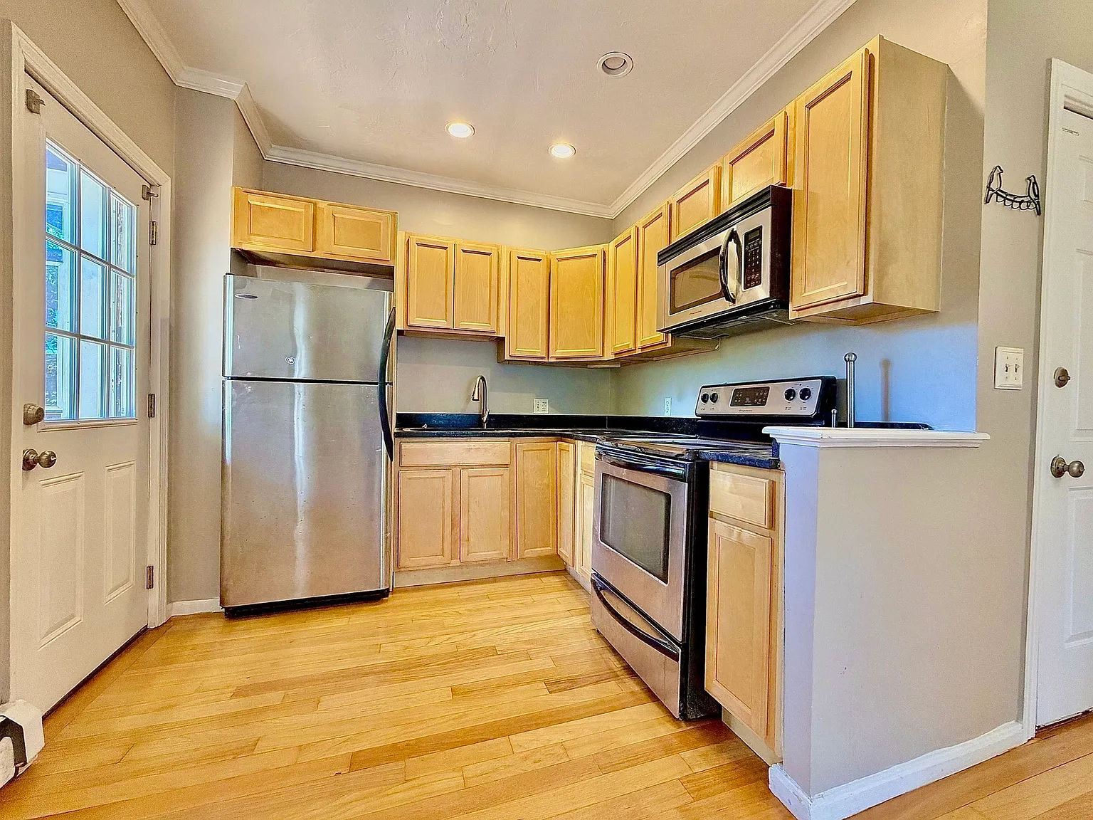 1 bed, 1.0 bath, 554 sqft, $2,000 — Photo 3