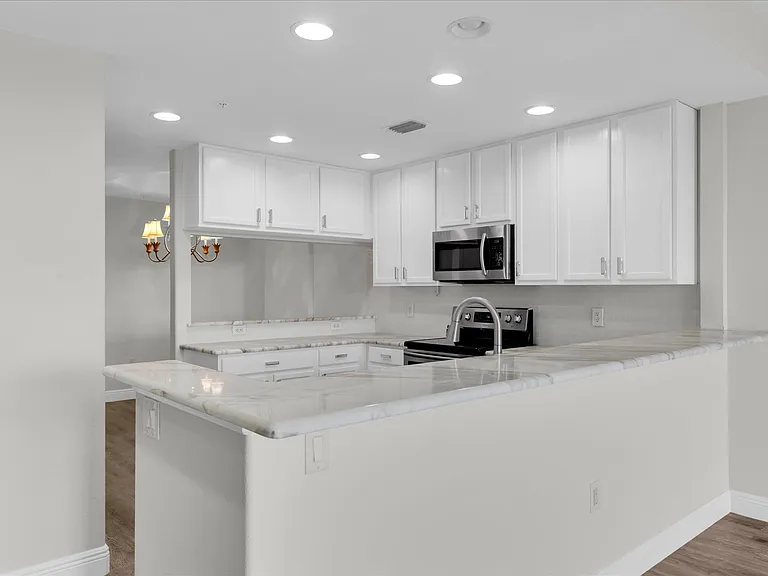 7296 Marathon Dr #404 — Photo 7