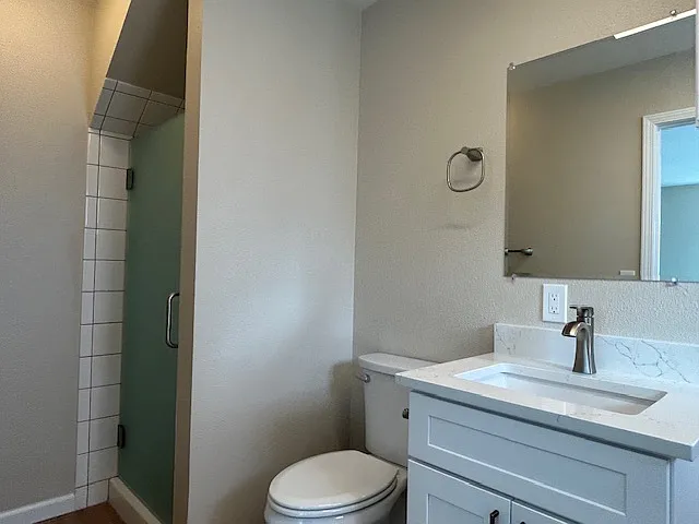 3/4 bath downstairs / combo laundry room