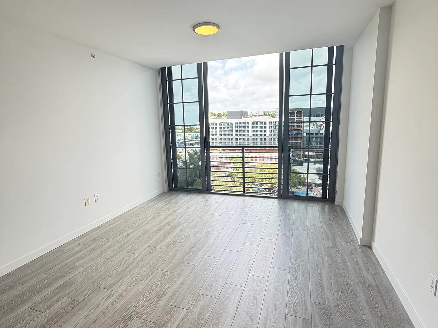 1 bed, 797 sqft, $2,190 — Photo 3
