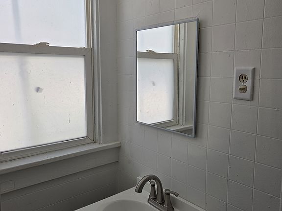 5th image of 2118 W Clarke Ave #2