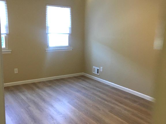 5th image of 27 Russek Dr