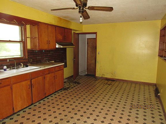4th image of 724 Tower Dr