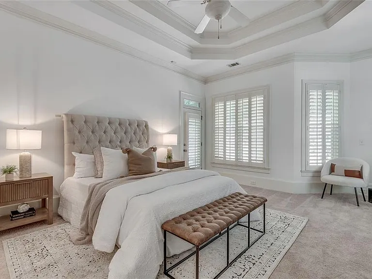 240 Lullwater Ct — Photo 24