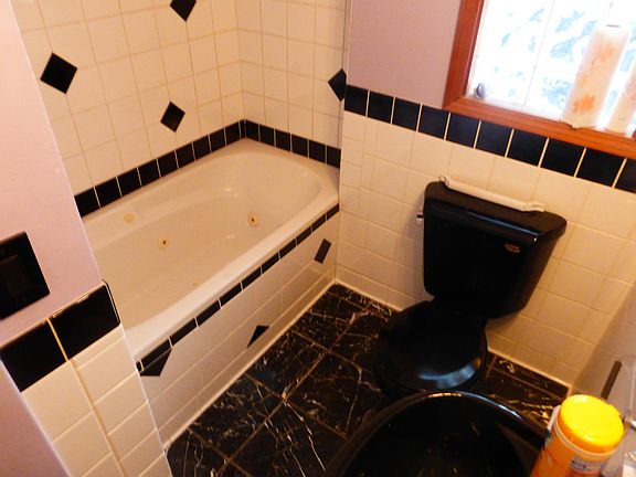 5th image of 1011 Worden St SE
