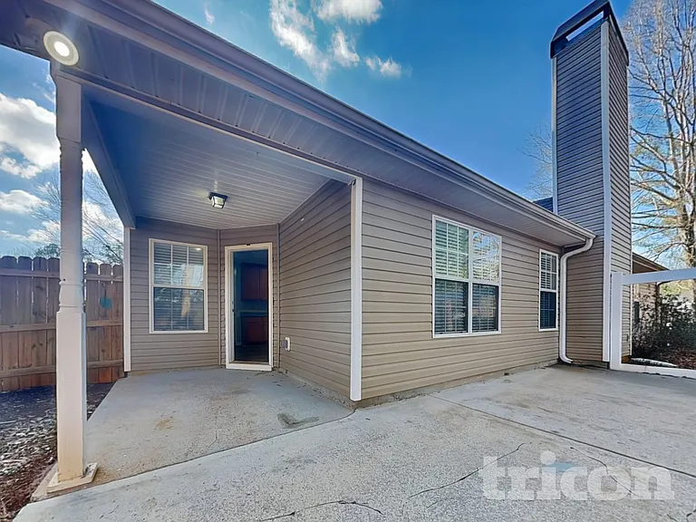 212 Revolutionary Dr — Photo 17