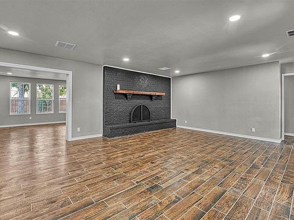 4th image of 2404 N Robin St