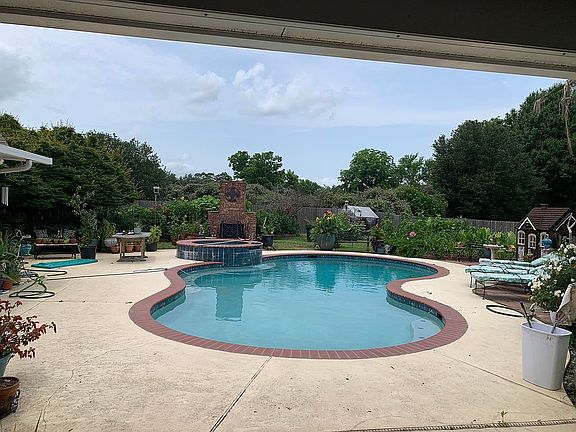 Gas heated pool with 
hottub