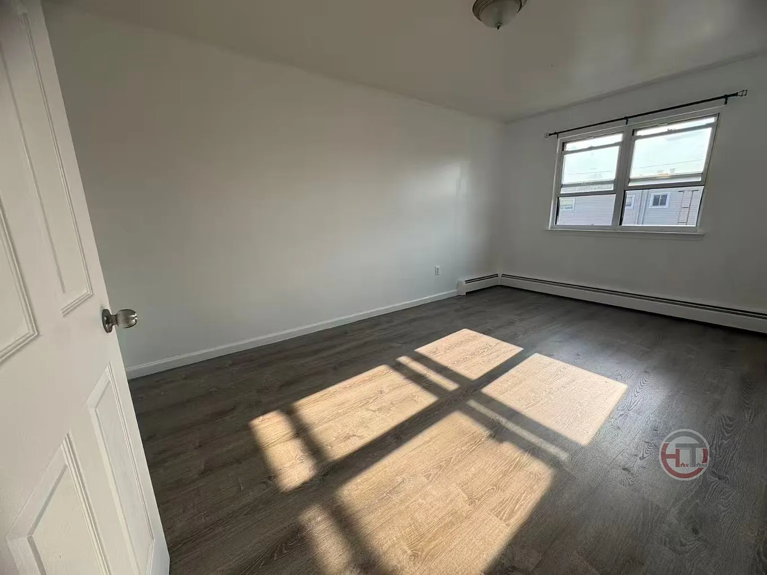 3 bed, 1000 sqft, $3,000 — Photo 3