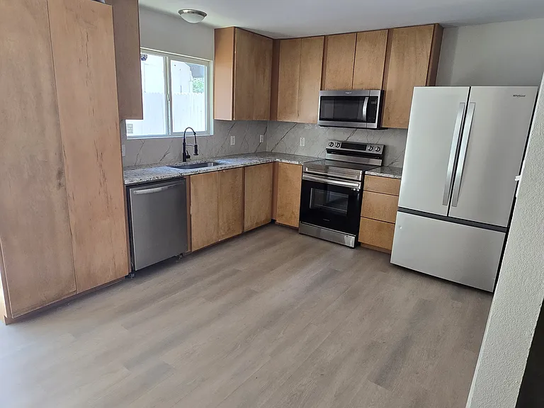 784 Shady Ln — Photo 7