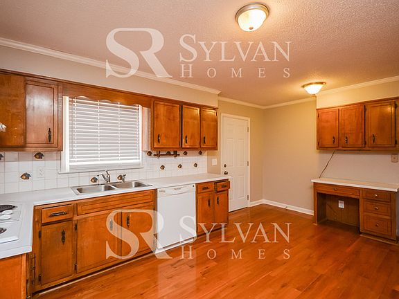 4th image of 2585 Fieldstone Dr SE