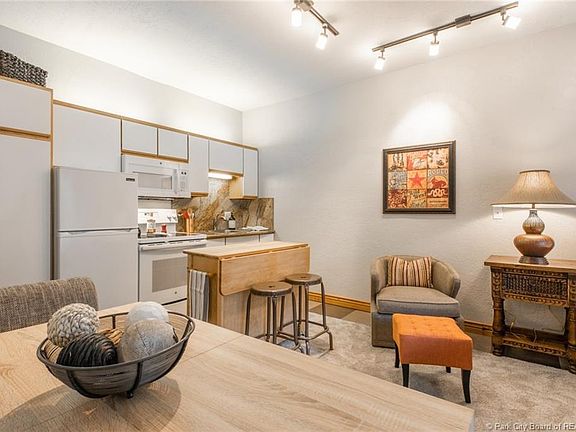 4th image of 2325 Sidewinder Dr #808