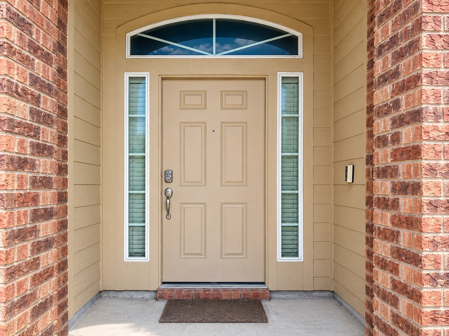 4 bed, 2077 sqft, $2,200 — Photo 2