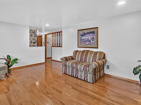 4th image of 243 Clever Rd