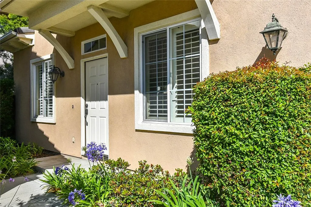 3 bed, 2.5 bath, 1473 sqft, $4,550 — Photo 2