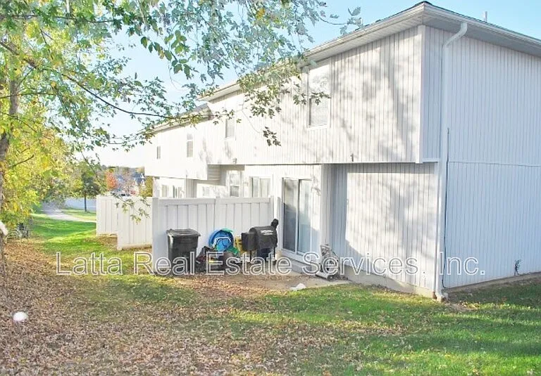 3210 SW Iron Creek Dr — Photo 2