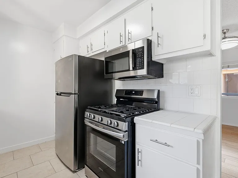 6640 Darby Ave — Photo 18
