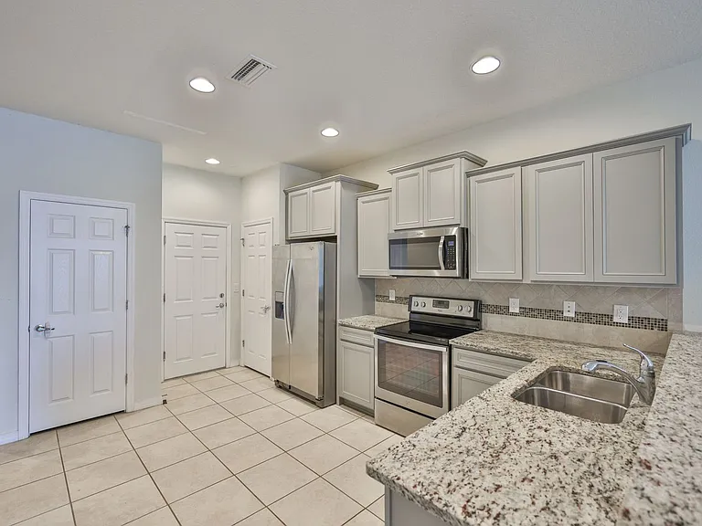 9160 Hillcroft Dr — Photo 6