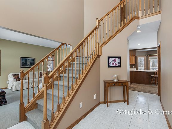 5th image of 7250 Brooks Ln NE