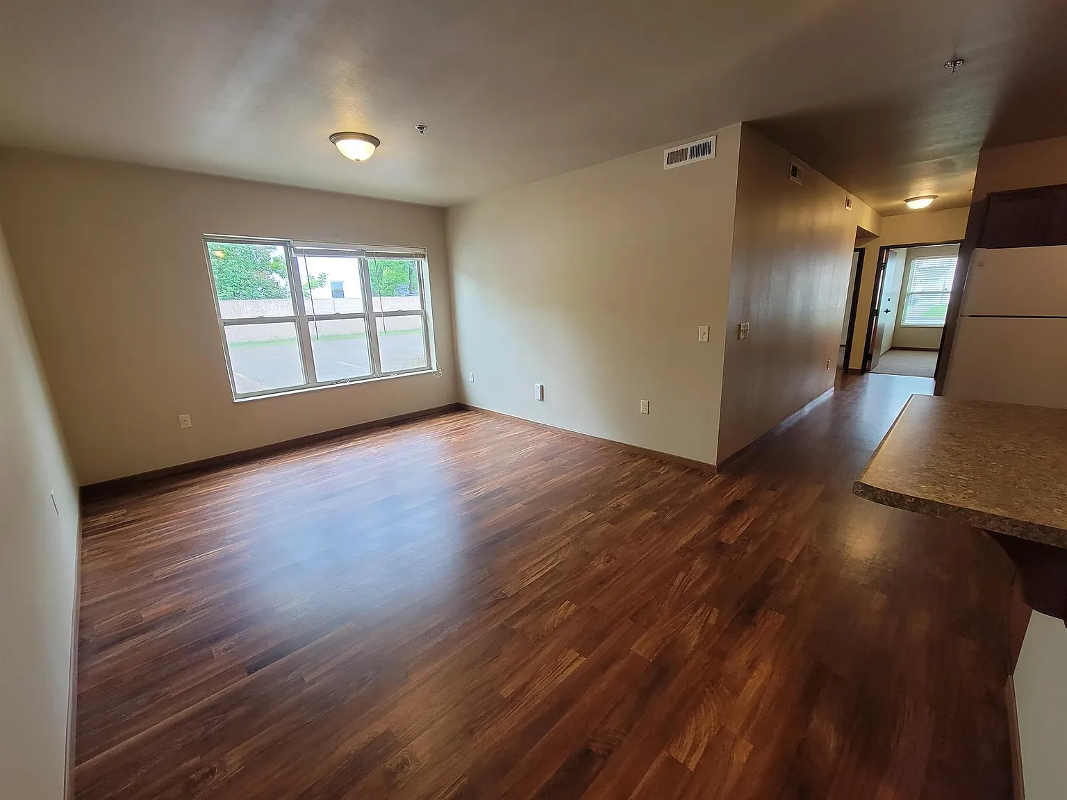 3 bed, $1,310 — Photo 2