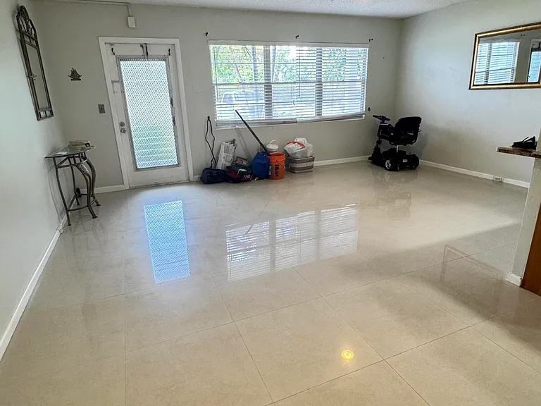 1036 Harwood #1036-D — Photo 2