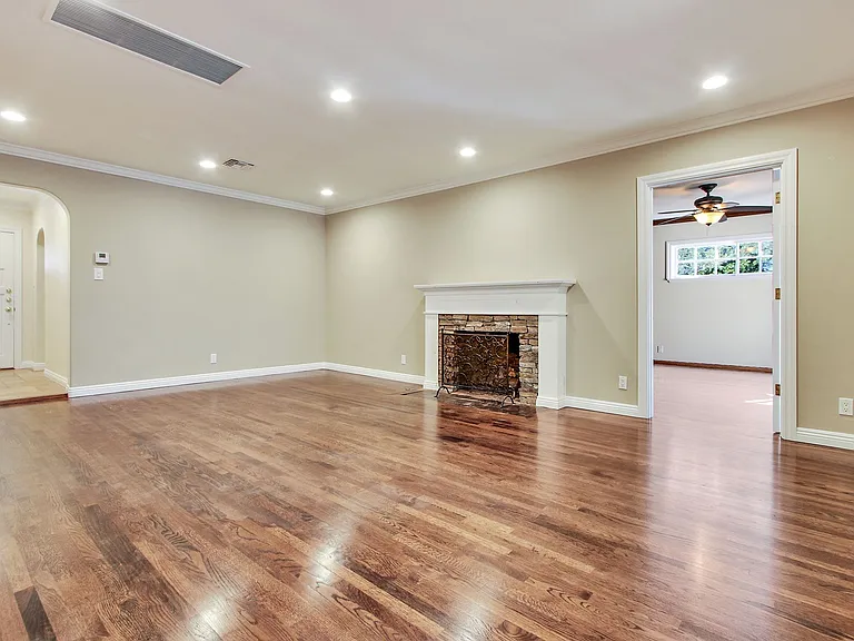 5923 Jumilla Ave — Photo 26