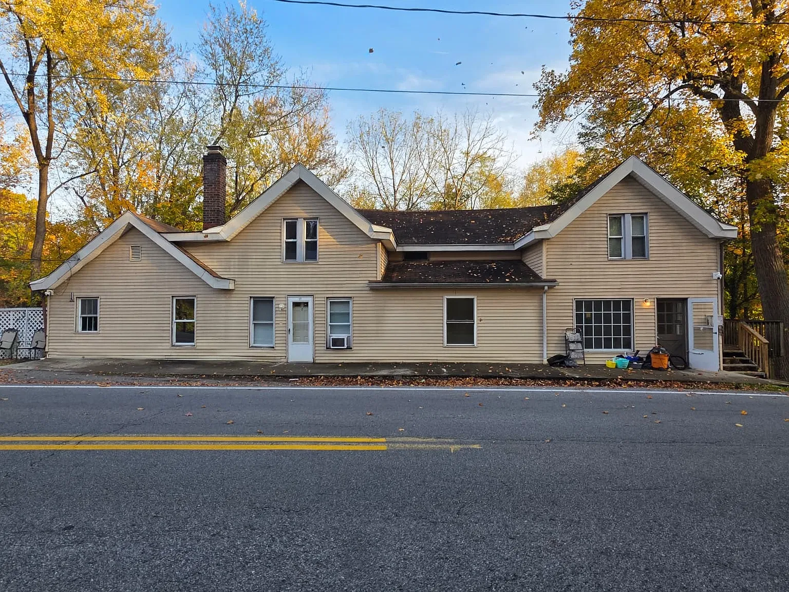 3 bed, $2,300 — Photo 1