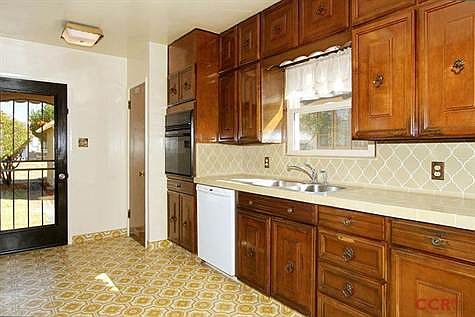 5th image of 830 Venable St