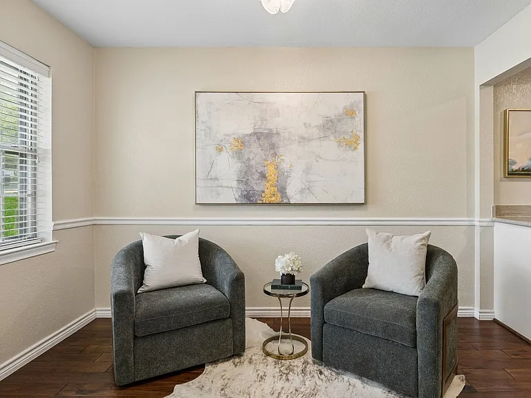 9734 Queenswood Ln — Photo 6