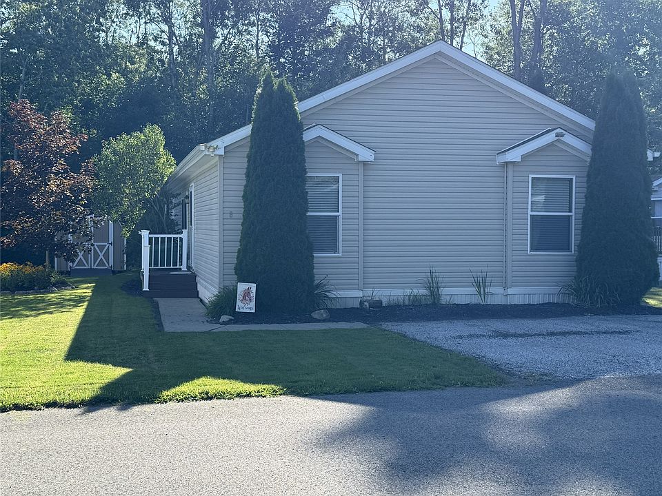 1st image of 8 Bernwood Dr