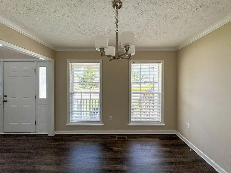 800 Connaly Dr — Photo 6