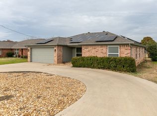 238 Half Moon Way, Runaway Bay, TX 76426