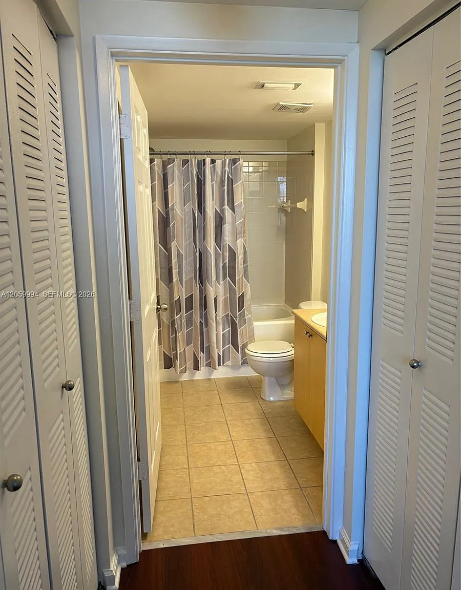2 bed, 1121 sqft, $2,500 — Photo 4