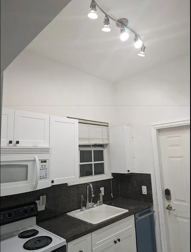 1 bed, 500 sqft, $2,000 — Photo 3