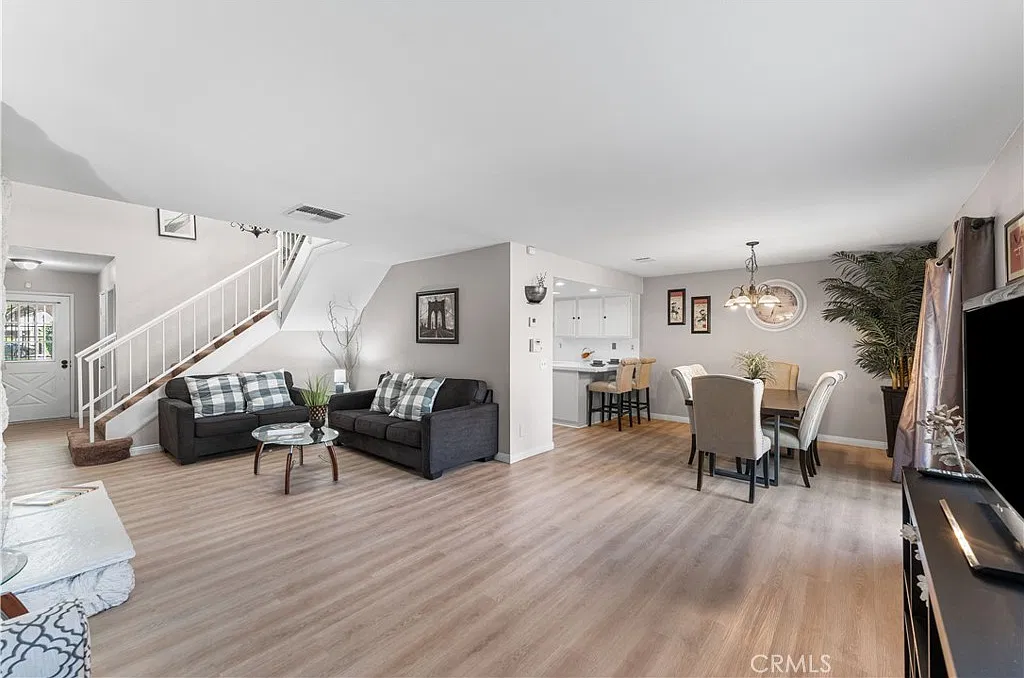 3 bed, 1966 sqft, $2,950 — Photo 1