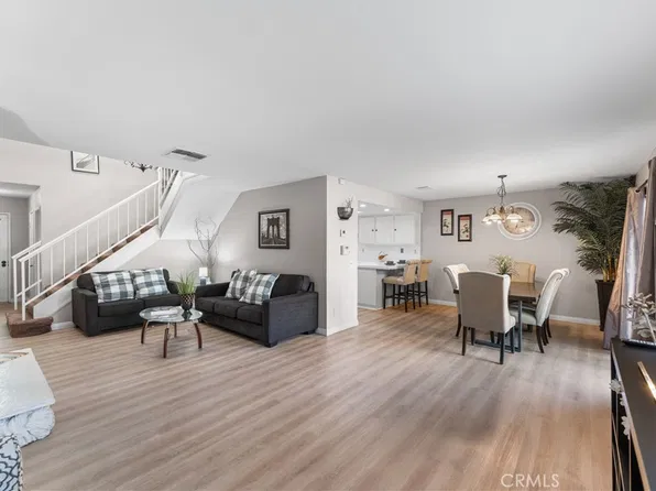 215 Hawk Ln, Palmdale, CA 93551