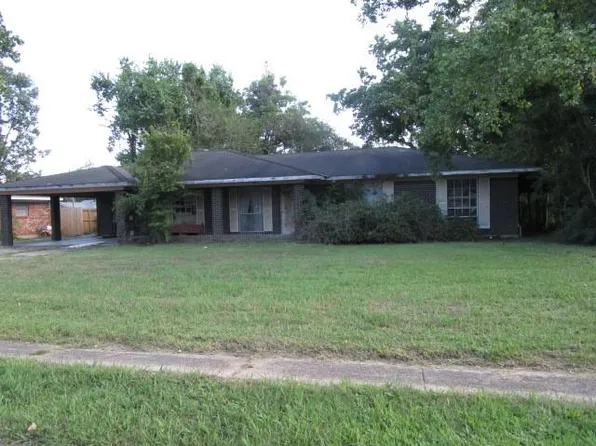 3908 Mertens St, Alexandria, LA 71302
