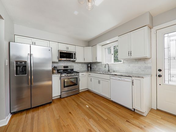 2nd image of 26W177 Mayflower Pl