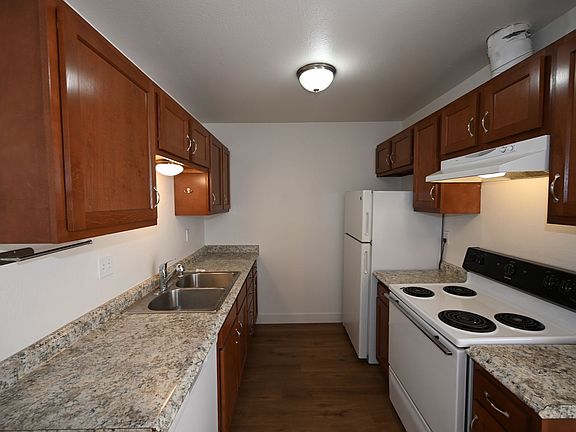 3rd image of 2146 Sunset Cliffs Blvd APT 4