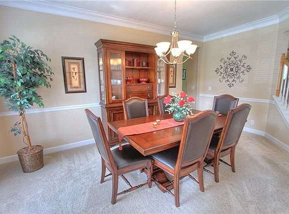 3rd image of 722 Cowan Dr