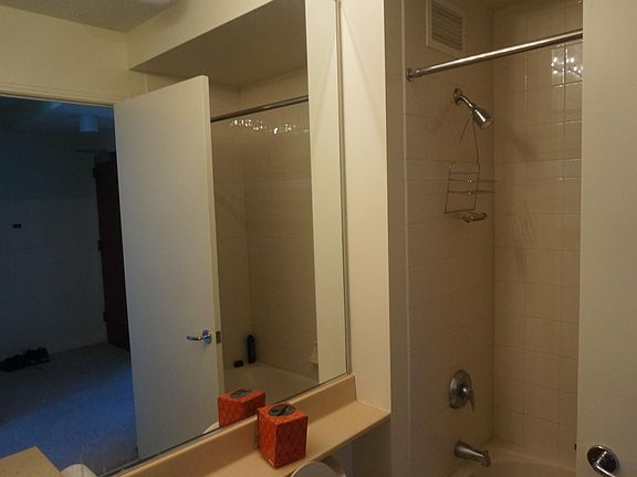 3rd image of 400 N La Salle Dr