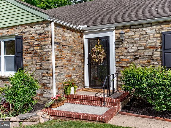 4th image of 43 Glen Dr