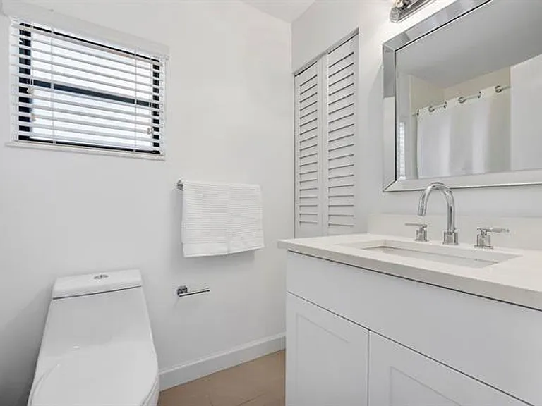 9717 N New River Canal Rd #409 — Photo 33