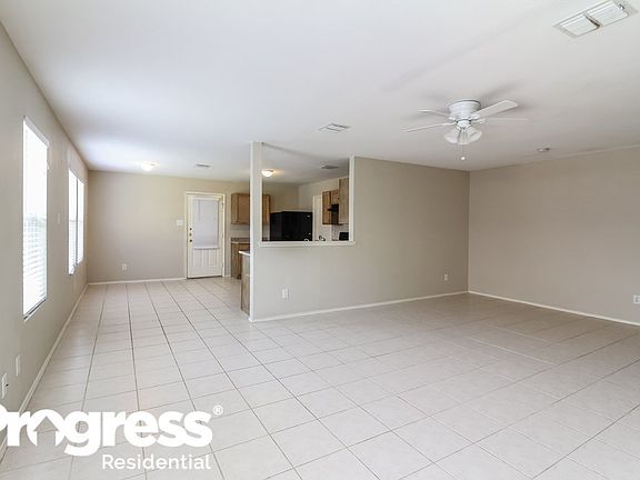 3rd image of 2433 Pecan Dr