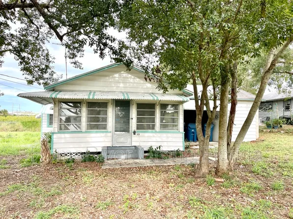 13 8th St E, Frostproof, FL 33843