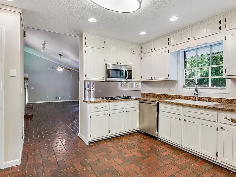Timberland Dr SW — Photo 9